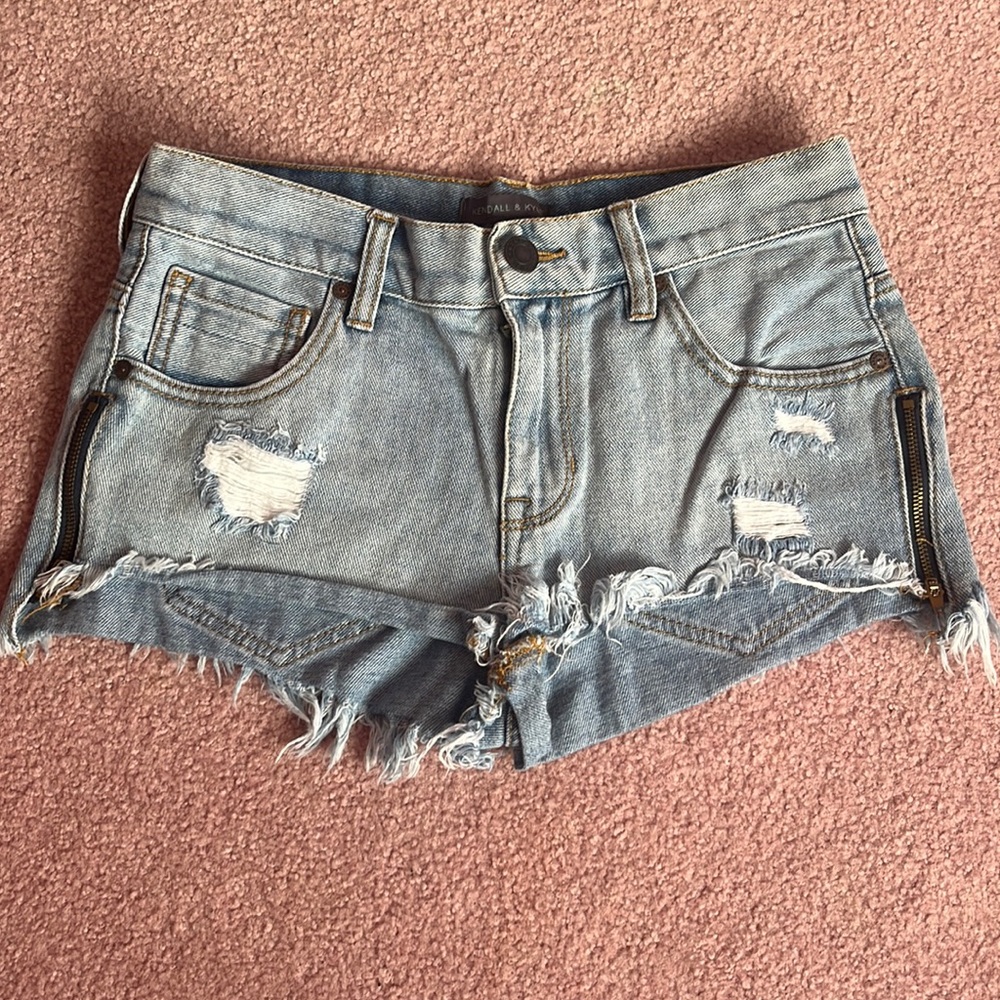 KENDALL & KYLIE JEAN SHORTS Size 1